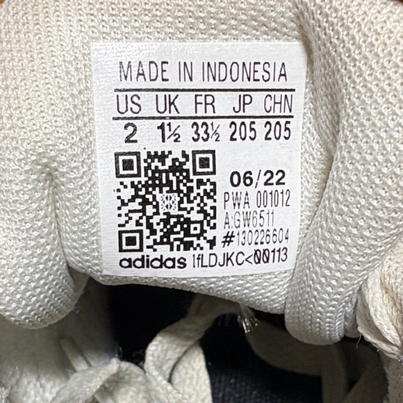 Adidas Classic Sneakers | kids 2 | white black | GUC - Picture 3 of 6